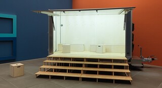 Blick in die Sammlungspräsentation "Mixed Zone": Winfried Baumann, "Instant Housing Lab, WBF-170/400", 2020 - (C) VG Bild-Kunst, 2020 · www.bildkunst.de · Foto: Neues Museum (Annette Kradisch)